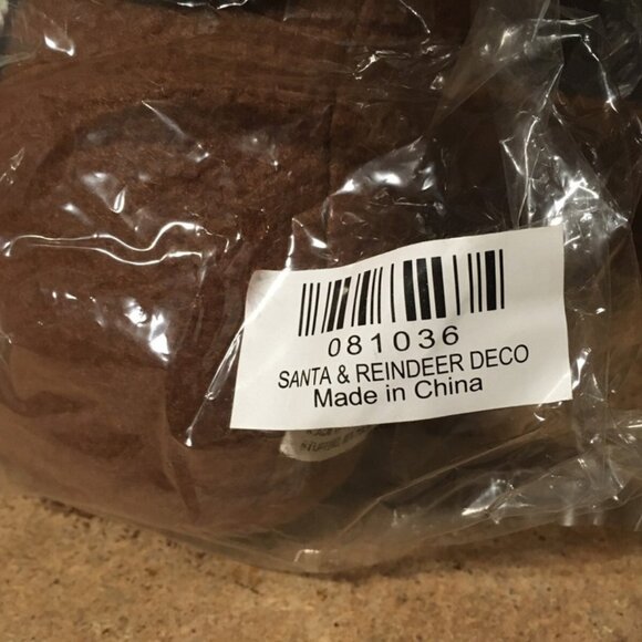 SANTA + REINDEER PLUSH HOLDING SNOWFLAKE TOGETHER VANSON INTL - Picture 5 of 9